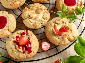 strawberry_cheesecake_cookies_1